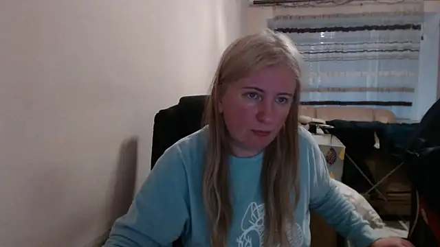 Snapshot of PeterAndJen chatting on May 1, 5:18 pm PeterAndJen online show from May 1, 5:18 pm