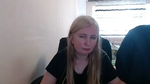 Snapshot of PeterAndJen chatting on May 18, 4:23 pm PeterAndJen online show from May 18, 4:23 pm