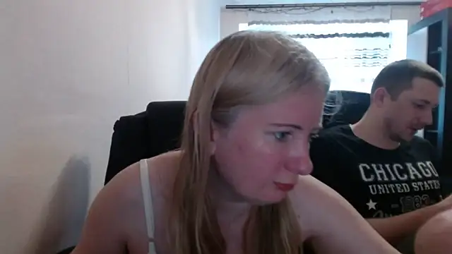 Snapshot of PeterAndJen chatting on May 25, 6:12 am PeterAndJen online show from May 25, 6:12 am