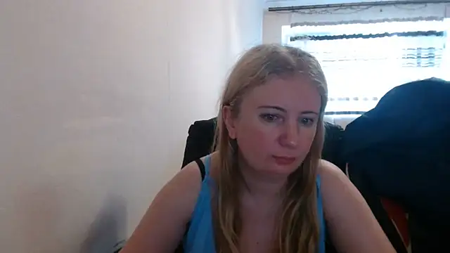 Snapshot of PeterAndJen chatting on June 27, 5:57 am PeterAndJen online show from June 27, 5:57 am