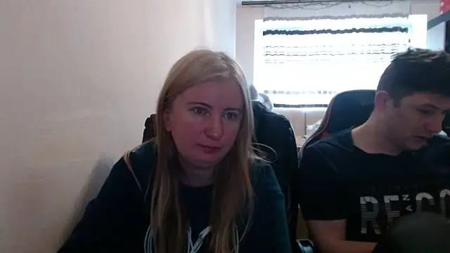 Snapshot of PeterAndJen chatting on May 1, 5:12 am PeterAndJen online show from May 1, 5:12 am