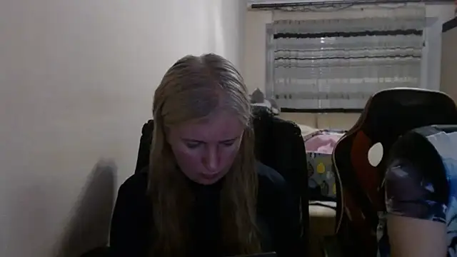 Snapshot of PeterAndJen chatting on June 2, 6:30 pm PeterAndJen online show from June 2, 6:30 pm