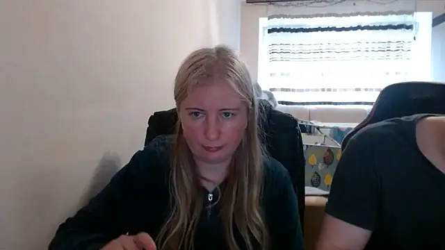 Snapshot of PeterAndJen chatting on May 13, 4:58 pm PeterAndJen online show from May 13, 4:58 pm