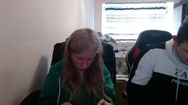 PeterAndJen online show from April 15, 5:28 pm