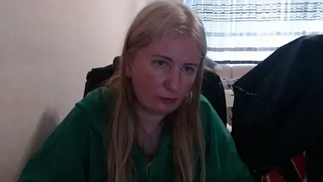 Snapshot of PeterAndJen chatting on April 21, 5:30 pm PeterAndJen online show from April 21, 5:30 pm