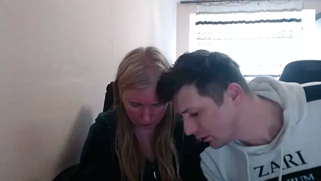Snapshot of PeterAndJen chatting on May 3, 5:49 pm PeterAndJen online show from May 3, 5:49 pm