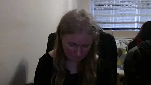 PeterAndJen online show from April 4, 6:03 pm