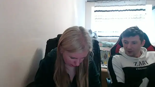 Snapshot of PeterAndJen chatting on May 5, 7:33 am PeterAndJen online show from May 5, 7:33 am