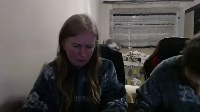 PeterAndJen online show from February 5, 7:10 pm