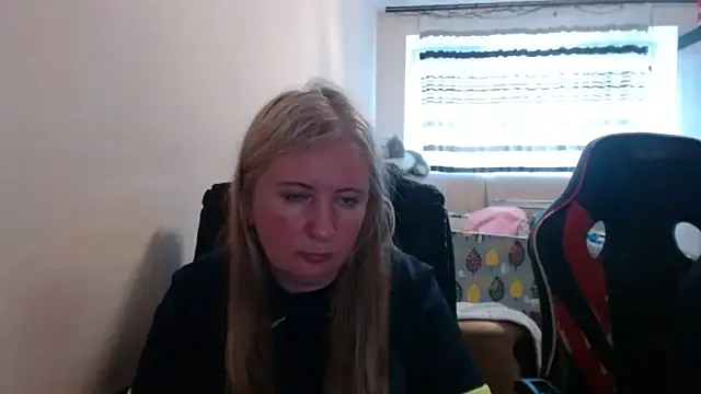 Snapshot of PeterAndJen chatting on June 1, 6:18 pm PeterAndJen online show from June 1, 6:18 pm