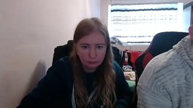 PeterAndJen online show from October 31, 7:27 am