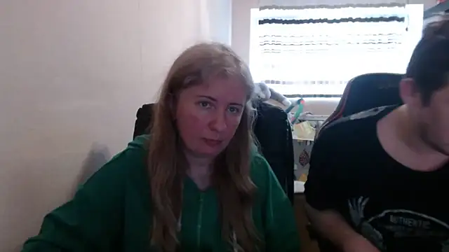 PeterAndJen online show from April 18, 5:15 pm