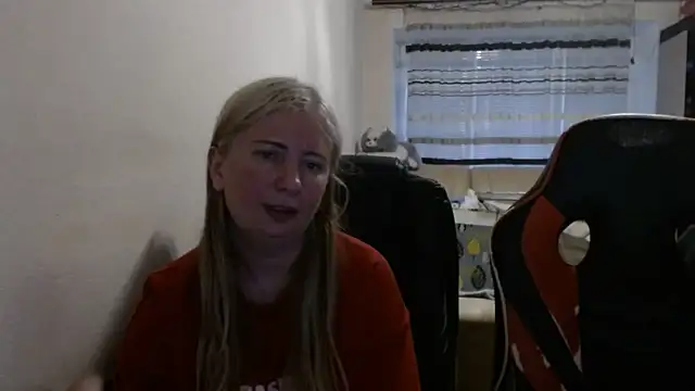Snapshot of PeterAndJen chatting on May 9, 5:27 pm PeterAndJen online show from May 9, 5:27 pm