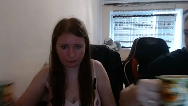 Snapshot of PeterAndJen chatting on July 7, 7:39 pm PeterAndJen online show from July 7, 7:39 pm