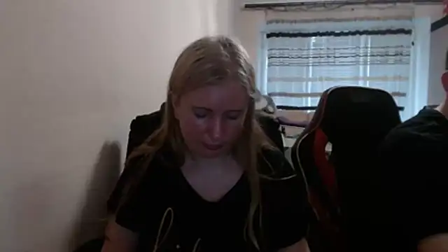 Snapshot of PeterAndJen chatting on May 20, 4:59 pm PeterAndJen online show from May 20, 4:59 pm