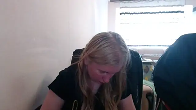 Snapshot of PeterAndJen chatting on May 17, 4:18 pm PeterAndJen online show from May 17, 4:18 pm