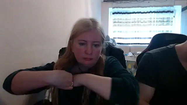 Snapshot of PeterAndJen chatting on May 15, 7:06 am PeterAndJen online show from May 15, 7:06 am