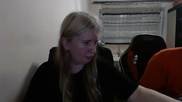 Snapshot of PeterAndJen chatting on June 7, 7:30 pm PeterAndJen online show from June 7, 7:30 pm