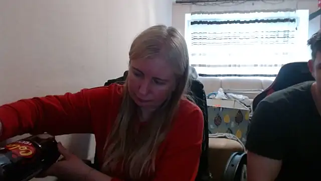 Snapshot of PeterAndJen chatting on May 8, 5:06 pm PeterAndJen online show from May 8, 5:06 pm