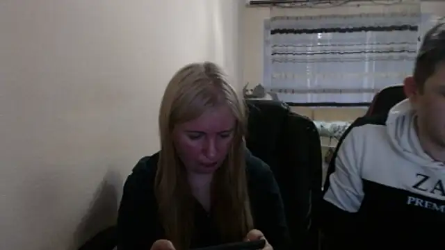 Snapshot of PeterAndJen chatting on May 4, 6:00 pm PeterAndJen online show from May 4, 6:00 pm