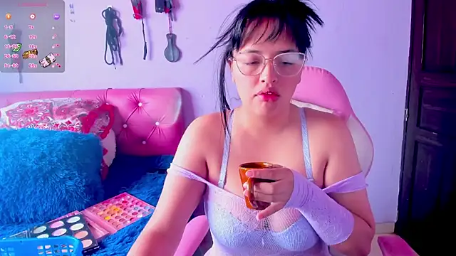 crissn0707 online show from February 21, 11:45 am