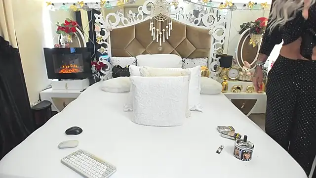 Snapshot of hotgirlsmoking_69xxx chatting on January 5, 1:47 pm hotgirlsmoking 69xxx online show from January 5, 1:47 pm