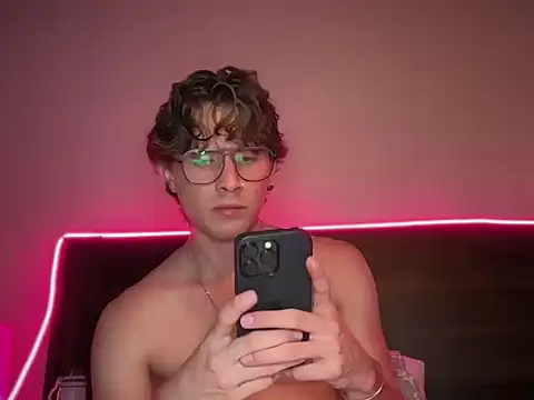 mcklister kinky feets online show from March 9, 5:00 am