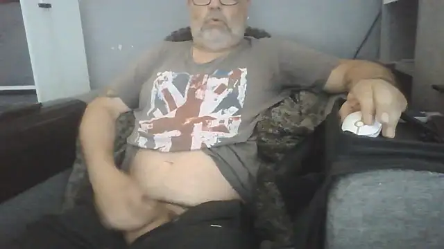 Snapshot of Naturistmale45 chatting on May 31, 9:48 am Naturistmale45 online show from May 31, 9:48 am