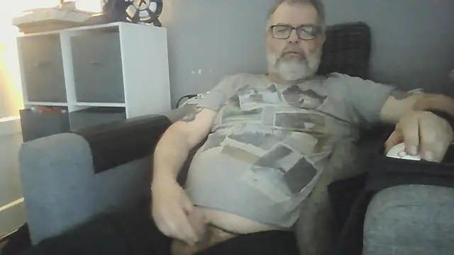 Snapshot of Naturistmale45 chatting on April 21, 7:48 am Naturistmale45 online show from April 21, 7:48 am