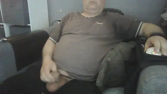 Snapshot of Naturistmale45 chatting on May 18, 8:08 am Naturistmale45 online show from May 18, 8:08 am