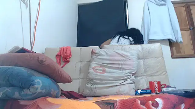 womancute online show from December 16, 6:17 am