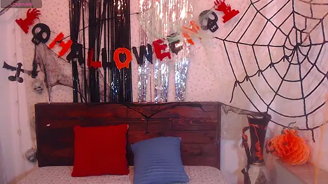 Snapshot of NikkieMilky chatting on October 29, 2:10 am NikkieMilky online show from October 29, 2:10 am