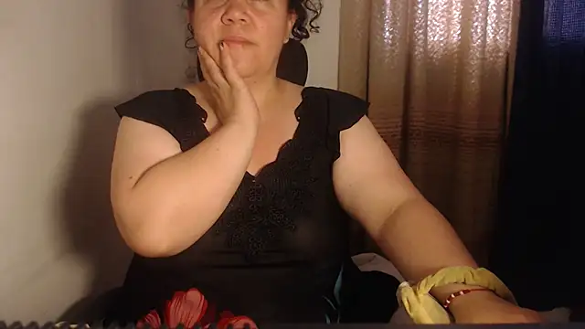 Snapshot of agathamiller01 chatting on June 18, 12:32 pm agathamiller01 online show from June 18, 12:32 pm
