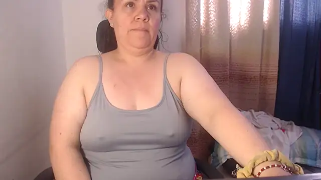 Snapshot of agathamiller01 chatting on May 11, 3:18 pm agathamiller01 online show from May 11, 3:18 pm
