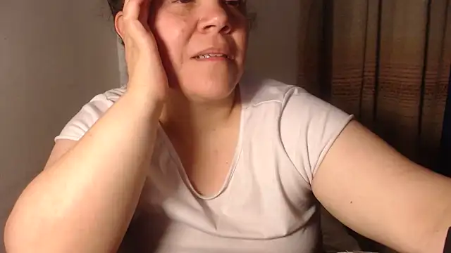 agathamiller01 online show from April 4, 11:44 pm