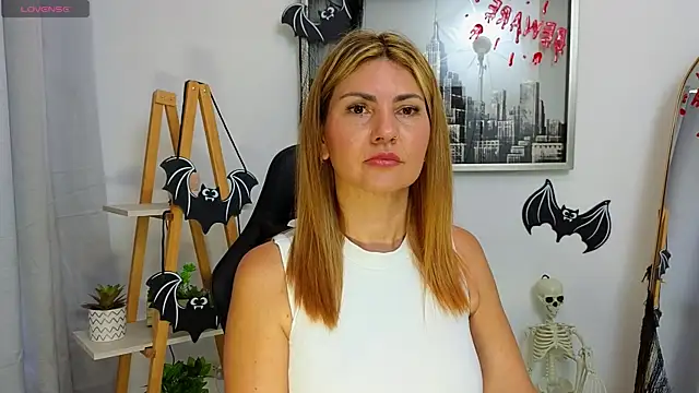 Snapshot of bella__adams chatting on October 22, 3:11 pm bella adams online show from October 22, 3:11 pm