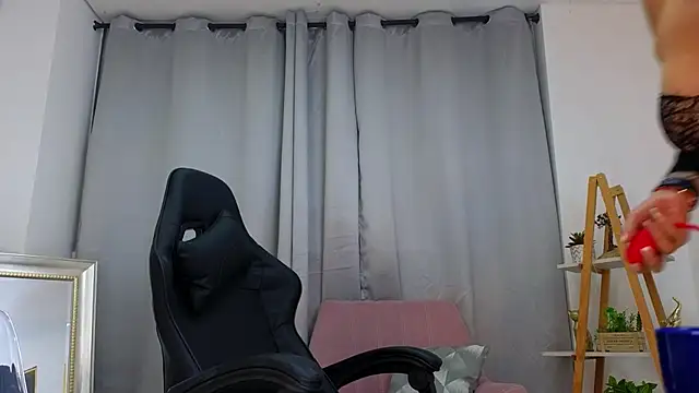 bella  adams online show from March 18, 2:51 am