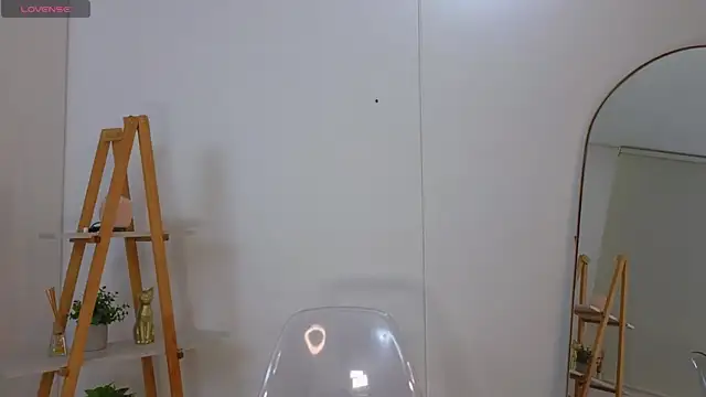 bella  adams online show from April 4, 10:55 am