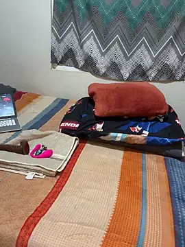 MileyGia online show from December 20, 1:30 am