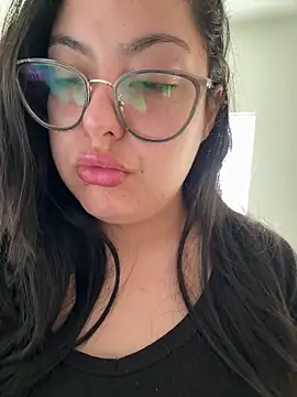 MileyGia online show from February 3, 6:13 pm