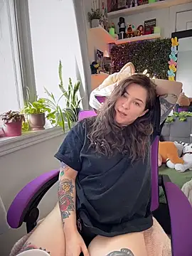 JennKenobi online show from March 18, 2:08 pm