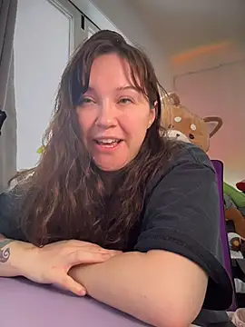 JennKenobi online show from February 25, 3:01 pm