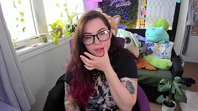 JennKenobi online show from May 11, 2:07 pm