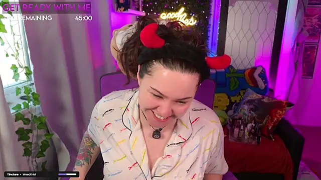 JennKenobi online show from June 2, 1:22 pm