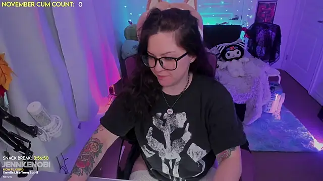 JennKenobi online show from November 3, 3:15 pm