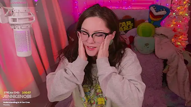 JennKenobi online show from December 3, 3:55 pm