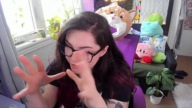 JennKenobi online show from May 11, 2:45 pm