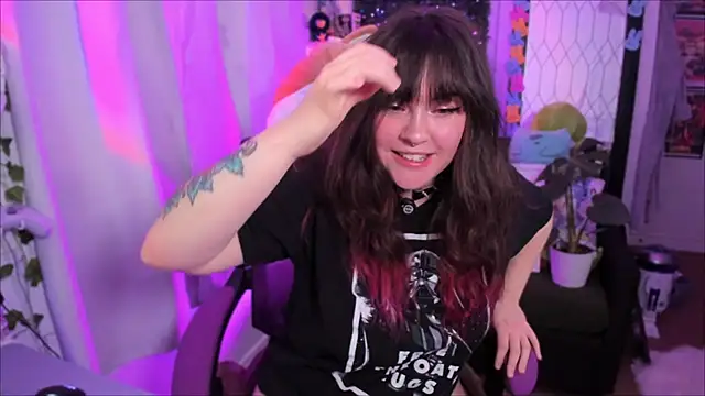 JennKenobi online show from May 13, 2:35 pm