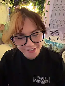 Snapshot of JennKenobi chatting on July 16, 2:47 pm JennKenobi online show from July 16, 2:47 pm
