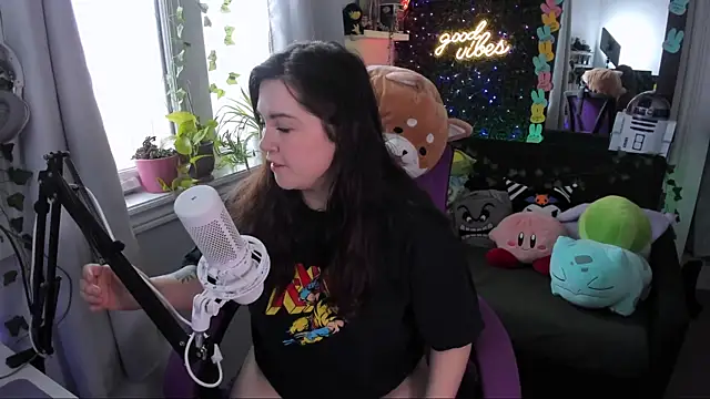 JennKenobi online show from April 17, 3:15 pm